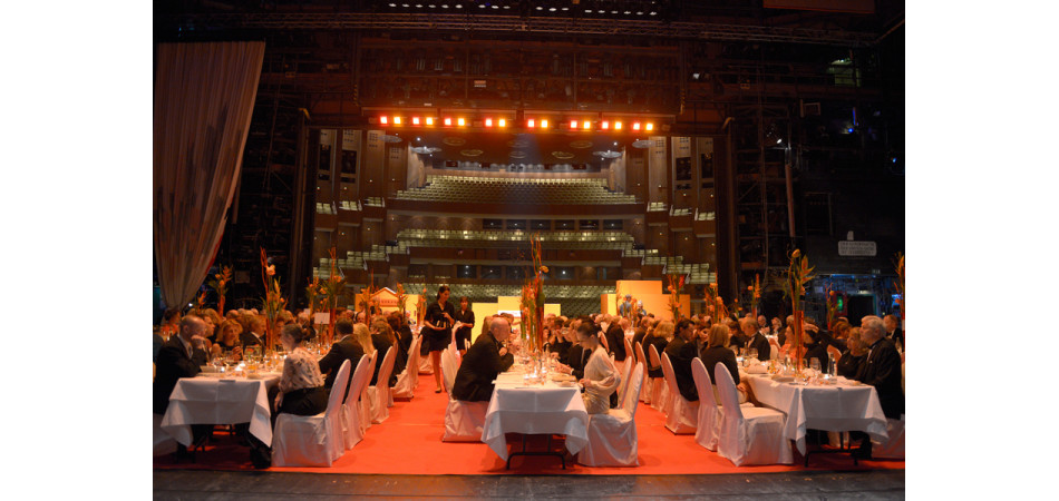 Bühnendinner des Förderkreises © Bettina Stöß