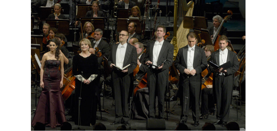 Hila Fahima, Karan Armstrong, Burkhard Ulrich, Simon Pauly, Thomas Blondelle, Marko Mimica: Falstaff „Tutto nel mondo è burla“ © Bettina Stöß