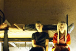 Kai Bartholomäus Schulze, Eva Meckbach und Jasna Fritzi Bauer in »Die Macht der Finsternis«