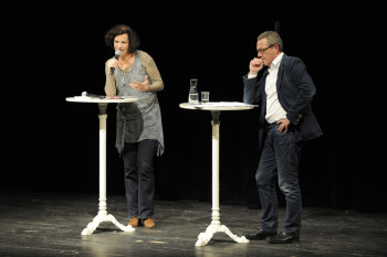 Abokonferenz 6.5.2012 - v.l.n.r. Barbara Kantel (Leitung Junges Schauspielhaus), Staffan Valdemar Holm (Intendant, Regisseur) Abokonferenz 6.5.2012 - v.l.n.r. Barbara Kantel (Leitung Junges Schauspielhaus), Staffan Valdemar Holm (Intendant, Regisseur)