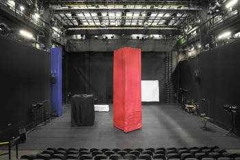 Bühne <i>Puppen</i>; Foto: Sebastian Hoppe Bühne <i>Puppen</i>; Foto: Sebastian Hoppe