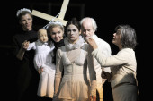 Einsame Menschen (vlnr: Friederike Bellstedt, Anna Kubin, Xenia Noetzelmann, Hans Diehl, Tina Engel) | Foto: Sebastian Hoppe