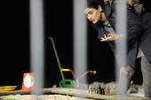 Der erhobene Zeigefinger (Simin Soraya) | Foto: Sebastian Hoppe