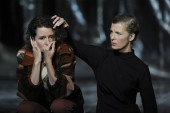 Einsame Menschen (vlnr: Bettina Kerl, Friederike Bellstedt) | Foto: Sebastian Hoppe
