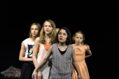 Halten (vlnr: Emily Schön, Kim Anna Dzaack, Louis Riedelsheimer, Lilli Reents) | Foto: Sebastian Hoppe