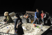 Der erhobene Zeigefinger (vlnr: Anna Kubin, Simin Soraya, Christian Ehrich, Emre Aksızoğlu) | Foto: Sebastian Hoppe
