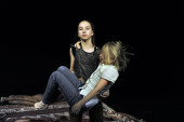 Halten (vlnr: Ana Maria Popescu, Siobhan Hood) | Foto: Sebastian Hoppe