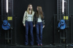 Jule Böwe und Lea Draeger in »Christiane F.« Jule Böwe und Lea Draeger in »Christiane F.«