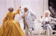MANON LESCAUT | Adina Nitescu als Manon, Carlos Krause als Geronte de Ravoir und Burkhard Ulrich als Ballettmeister | Das Foto ist honorarpflichtig. Fotograf: Bernd Uhlig 2004 | Bernd Uhlig MANON LESCAUT | Adina Nitescu als Manon, Carlos Krause als Geronte de Ravoir und Burkhard Ulrich als Ballettmeister | Das Foto ist honorarpflichtig. Fotograf: Bernd Uhlig 2004 | Bernd Uhlig