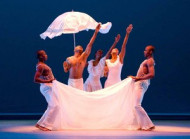 ALVIN AILEY | Presented by BB-Promotion | Alvin Ailey American Dance Theater in Alvin Aileys Revelations | The pictures are protected by copyright. Photographer: Nan Melville | ALVIN AILEY | Presented by BB-Promotion | Alvin Ailey American Dance Theater in Alvin Aileys Revelations | The pictures are protected by copyright. Photographer: Nan Melville |