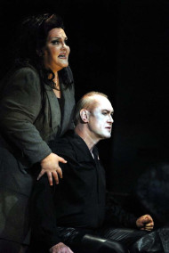 LOHENGRIN | Jane Henschel as Ortrud, Sergei Leiferkus as Frederick of Telramund | The pictures are protected by copyright. Photographer: Bettina Stöß / stage picture 2008 | Bettina Stöß / stage picture LOHENGRIN | Jane Henschel as Ortrud, Sergei Leiferkus as Frederick of Telramund | The pictures are protected by copyright. Photographer: Bettina Stöß / stage picture 2008 | Bettina Stöß / stage picture