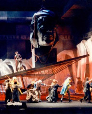 ANDREA CHENIER | Ralf Lukas als Incroyable, Chor der Deutschen Oper Berlin | Das Foto ist honorarpflichtig. Fotograf: kranichfoto | 1994 ANDREA CHENIER | Ralf Lukas als Incroyable, Chor der Deutschen Oper Berlin | Das Foto ist honorarpflichtig. Fotograf: kranichfoto | 1994
