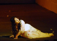 LUCIA DI LAMMERMOOR | Elena Mosuc als Lucia | The pictures are protected by copyright. Photographer: Bettina Stöß / stage picture | 2009 LUCIA DI LAMMERMOOR | Elena Mosuc als Lucia | The pictures are protected by copyright. Photographer: Bettina Stöß / stage picture | 2009