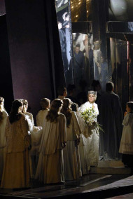 LOHENGRIN | Petra-Maria Schnitzer as Elsa, Chor der Deutschen Oper Berlin | The pictures are protected by copyright. Photographer: Bettina Stöß / stage picture 2008 | Bettina Stöß / stage picture LOHENGRIN | Petra-Maria Schnitzer as Elsa, Chor der Deutschen Oper Berlin | The pictures are protected by copyright. Photographer: Bettina Stöß / stage picture 2008 | Bettina Stöß / stage picture