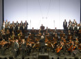 Scott MacAllister und Anja Kampe, Chor und Orchester: Fidelio 2. Akt | Bettina Stöß