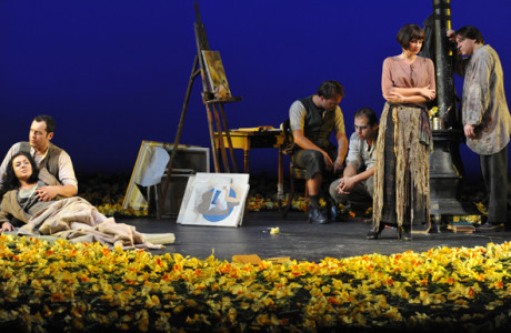 Nataliya Kovalova (Mimì), Giuseppe Varano (Rodolfo), Richard Šveda (Schaunard), Adrian Sâmpetrean (Colline), Iulia Elena Surdu (Musetta), Laimonas Pautienius (Marcello)Fotograf: Hans Jörg Michel Nataliya Kovalova (Mimì), Giuseppe Varano (Rodolfo), Richard Šveda (Schaunard), Adrian Sâmpetrean (Colline), Iulia Elena Surdu (Musetta), Laimonas Pautienius (Marcello)Fotograf: Hans Jörg Michel